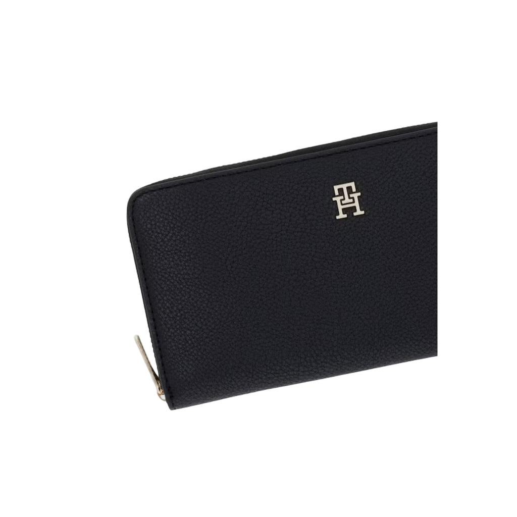 Tommy Hilfiger  Women Wallet