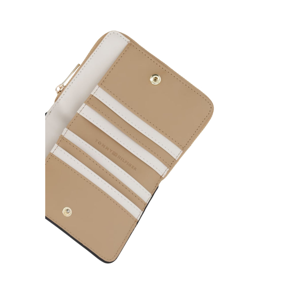 Tommy Hilfiger  Women Wallet